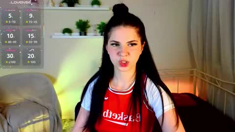 Snapshot of wander_waves chatting on October 15, 2025, 7:36 pm Wanda online show from October 15, 2025, 7:36 pm