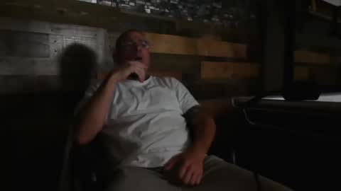 Snapshot of wantmymantofukme chatting on October 15, 2025, 8:58 am wantmymantofukme online show from October 15, 2025, 8:58 am