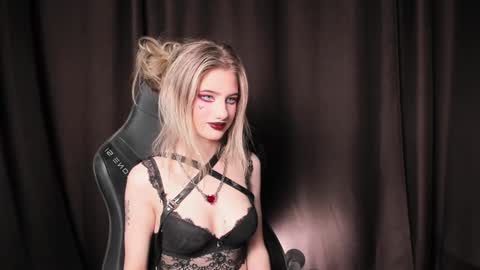 Snapshot of waterfallwoods chatting on December 15, 2024, 8:08 am waterfallwoods online show from December 15, 2024, 8:08 am