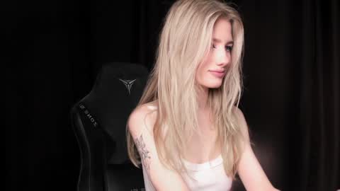 Snapshot of waterfallwoods chatting on January 18, 2025, 7:15 pm waterfallwoods online show from January 18, 2025, 7:15 pm