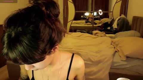 Snapshot of wavy_nights chatting on December 2, 2024, 6:54 pm Mina online show from December 2, 2024, 6:54 pm