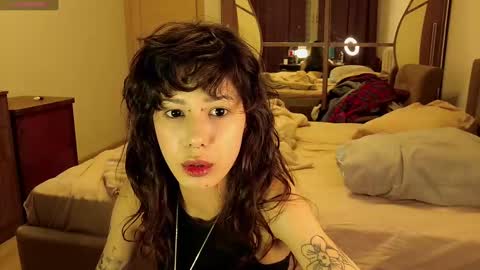 Snapshot of wavy_nights chatting on December 5, 2024, 4:55 pm Mina online show from December 5, 2024, 4:55 pm