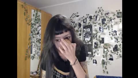 Snapshot of wavy_nights chatting on October 8, 2025, 4:48 pm Mina online show from October 8, 2025, 4:48 pm