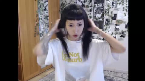 Snapshot of wavy_nights chatting on October 18, 2025, 11:33 am Mina online show from October 18, 2025, 11:33 am