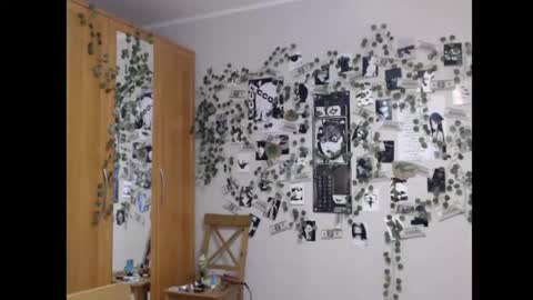 Snapshot of wavy_nights chatting on October 19, 2025, 5:46 pm Mina online show from October 19, 2025, 5:46 pm