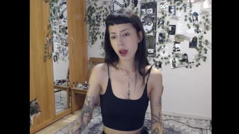 Snapshot of wavy_nights chatting on October 24, 2025, 8:38 pm Mina online show from October 24, 2025, 8:38 pm