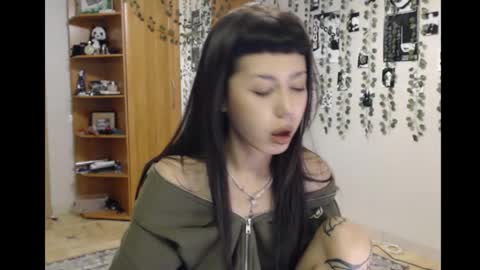 Snapshot of wavy_nights chatting on October 28, 2025, 12:14 am Mina online show from October 28, 2025, 12:14 am