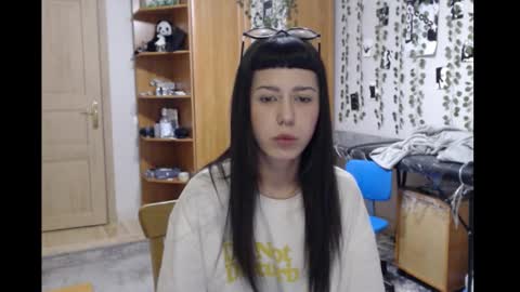 Snapshot of wavy_nights chatting on February 6, 2026, 1:21 am Mina online show from February 6, 2026, 1:21 am