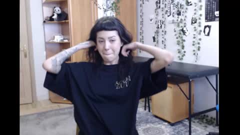 Snapshot of wavy_nights chatting on February 24, 2026, 11:52 am Mina online show from February 24, 2026, 11:52 am