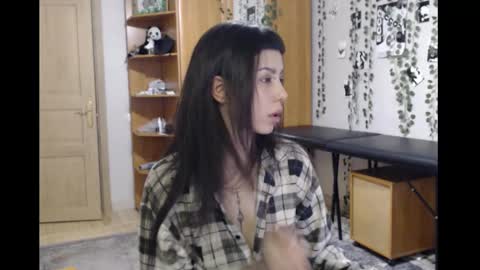 Snapshot of wavy_nights chatting on February 26, 2026, 3:44 pm Mina online show from February 26, 2026, 3:44 pm