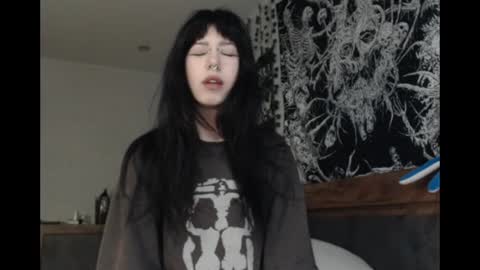 Snapshot of wavy_nights chatting on June 26, 2026, 7:40 pm Mina online show from June 26, 2026, 7:40 pm