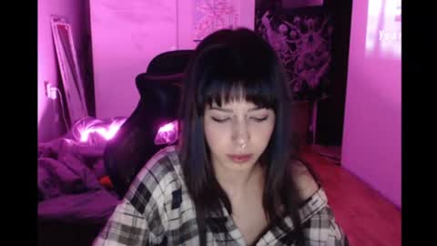 Snapshot of wavy_nights chatting on July 20, 2026, 12:03 am Mina online show from July 20, 2026, 12:03 am