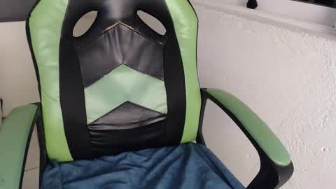 Trixie 3 online show from October 26, 2025, 1:17 pm