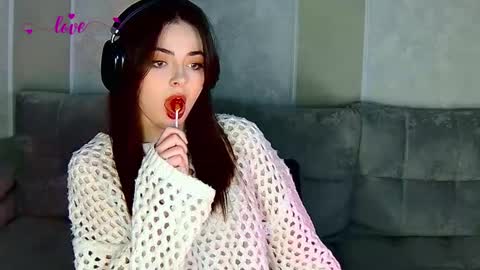 Snapshot of weareyoursun chatting on February 28, 2025, 5:15 pm Alice online show from February 28, 2025, 5:15 pm