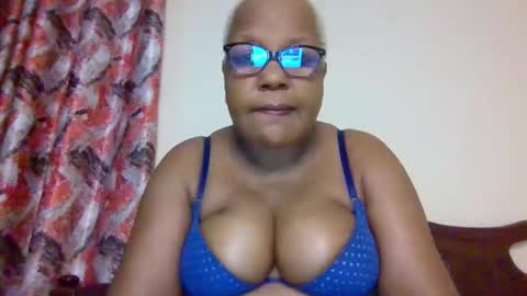 weaverbird25 online show from March 2, 2026, 8:59 pm