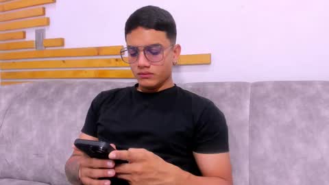 Jhonny Dick  his neighbors. online show from October 3, 2025, 7:22 pm