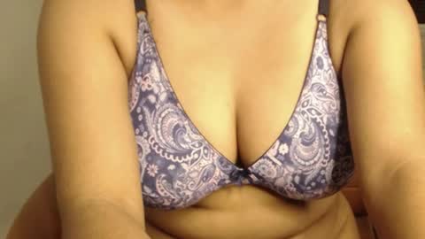 mina online show from April 9, 2026, 7:41 pm