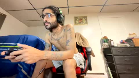 ShootingWebs online show from October 7, 2025, 2:20 am