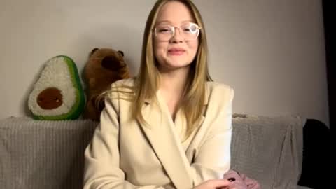 Snapshot of weicauley chatting on November 30, 2025, 5:39 pm Elise online show from November 30, 2025, 5:39 pm