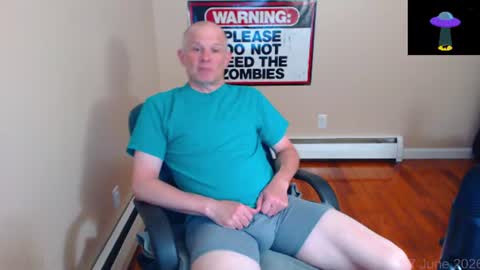 Snapshot of weird_chris chatting on June 17, 2026, 11:38 pm Chris online show from June 17, 2026, 11:38 pm