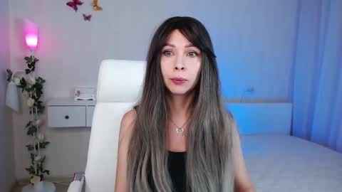 Snapshot of wendifoster chatting on December 19, 2024, 6:45 pm Wendi Foster online show from December 19, 2024, 6:45 pm