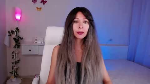 Wendi Foster online show from November 20, 2025, 6:07 pm