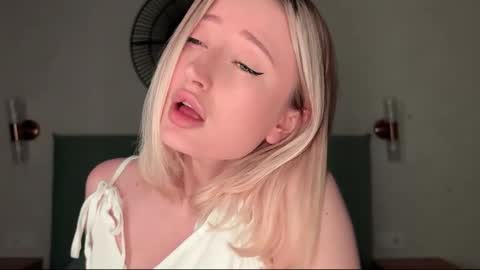 Snapshot of wendy_amber chatting on February 21, 2026, 5:03 pm Daisy online show from February 21, 2026, 5:03 pm