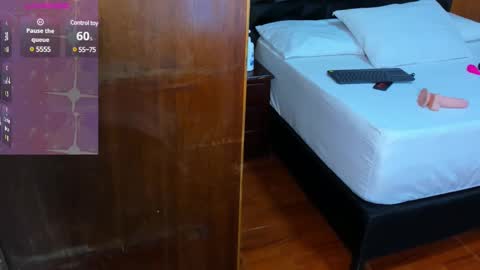 Wendy Marshall  online show from February 1, 2025, 6:51 pm