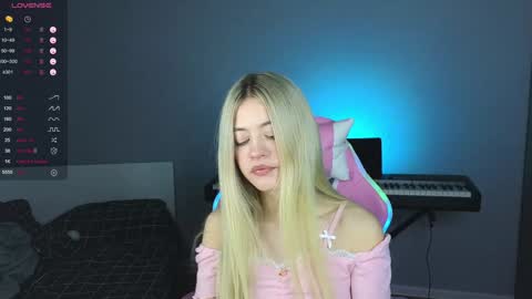 Snapshot of wendylovelylovew chatting on January 22, 2025, 3:18 pm Wendy online show from January 22, 2025, 3:18 pm