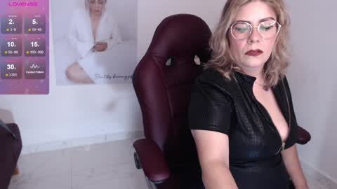 Snapshot of wet_liss chatting on December 23, 2024, 10:55 pm Diva online show from December 23, 2024, 10:55 pm