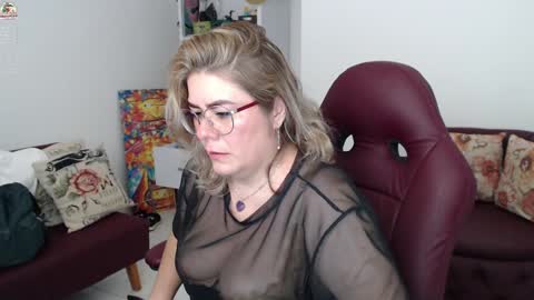 Snapshot of wet_liss chatting on December 27, 2024, 2:47 am Diva online show from December 27, 2024, 2:47 am