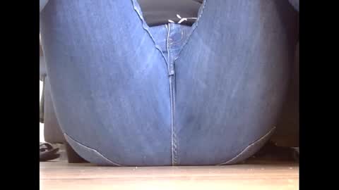 Snapshot of wet_pants2022 chatting on March 3, 2025, 1:42 pm wet_pants2022 online show from March 3, 2025, 1:42 pm