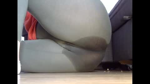 Snapshot of wet_pants2022 chatting on March 10, 2025, 3:20 pm wet_pants2022 online show from March 10, 2025, 3:20 pm