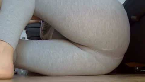 wet_pants2022 online show from October 24, 2025, 1:29 pm