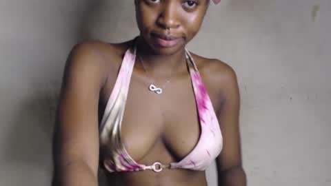 Snapshot of wet_pussy200 chatting on June 8, 2026, 7:47 pm Bella online show from June 8, 2026, 7:47 pm