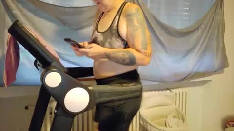 Snapshot of wetgerman2 chatting on September 21, 2025, 3:46 pm Wetgerman online show from September 21, 2025, 3:46 pm