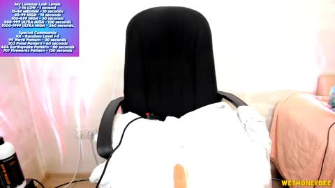 Mina online show from February 3, 2025, 2:03 am