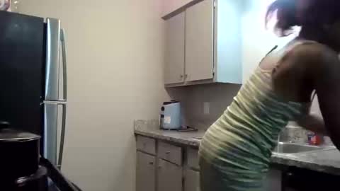 Snapshot of wetkyliecreams chatting on October 12, 2025, 3:49 am Kylie online show from October 12, 2025, 3:49 am