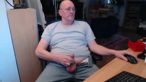 Snapshot of wetwo chatting on January 28, 2025, 3:57 pm WeTwo online show from January 28, 2025, 3:57 pm