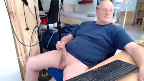 WeTwo online show from August 2, 2026, 2:15 pm