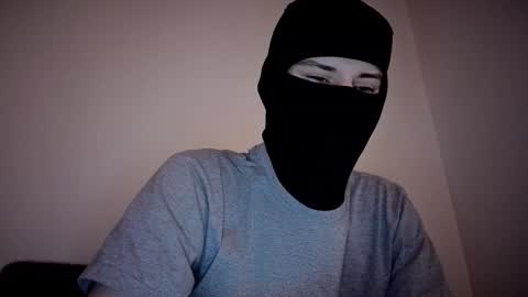 whispero_o online show from February 3, 2026, 11:37 am