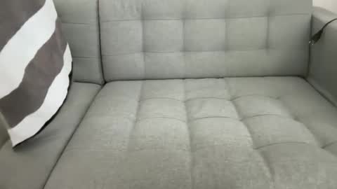 white_bubble online show from April 4, 2026, 9:07 am