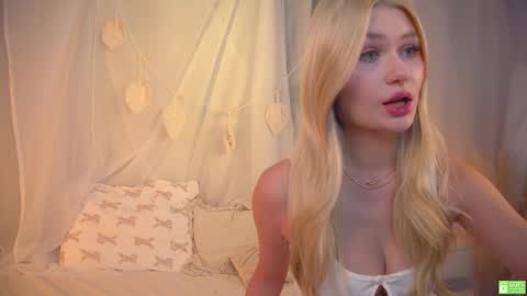 Snapshot of white_godness chatting on February 16, 2025, 2:43 pm Chloe NEXT STREAM - 1 december online show from February 16, 2025, 2:43 pm