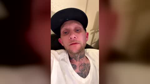 Snapshot of whiteboyosama chatting on March 2, 2026, 6:36 am whiteboyosama online show from March 2, 2026, 6:36 am