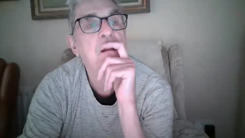 Snapshot of whitebriefs009 chatting on January 11, 2026, 10:42 am whitebriefs009 online show from January 11, 2026, 10:42 am