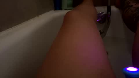 Whitegirl online show from April 19, 2026, 5:01 pm