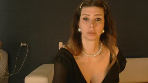 White Queen online show from May 18, 2026, 7:58 am