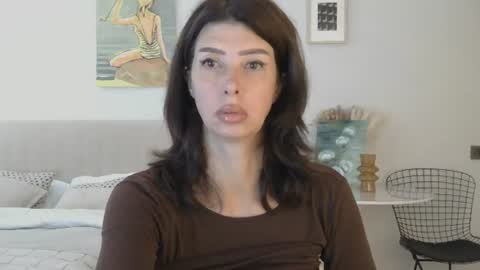 White Queen online show from July 10, 2026, 2:49 am