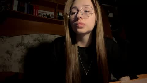 Vicky online show from March 30, 2026, 8:54 pm