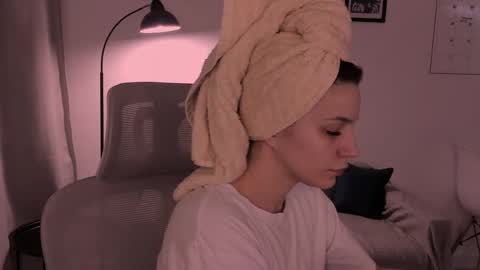 Snapshot of whoislulu chatting on April 4, 2026, 7:22 pm whoislulu online show from April 4, 2026, 7:22 pm